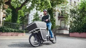 urban-arrow-shorty-bakfiets-wit-lifestyle-1 (1)