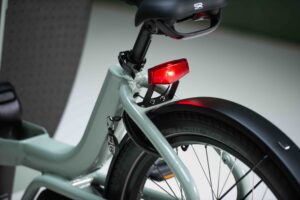 urban-arrow-family-performance-plus-bakfiets-sage-green-fietskar-nl-7